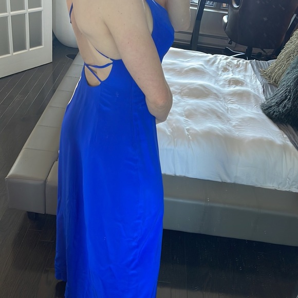 Beautiful dress gorgeous with the wind and all the layers - Picture 5 of 8